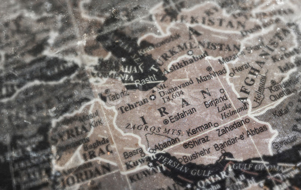 伊朗 地圖 復古 裂紋 紙 選擇性的重點 商業照片 © michaklootwijk