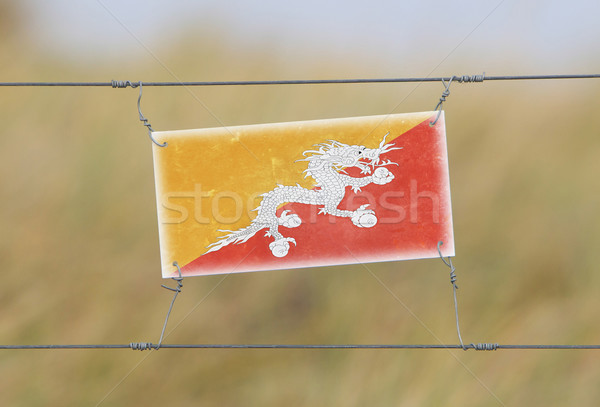 Foto stock: Fronteira · cerca · velho · plástico · assinar · bandeira