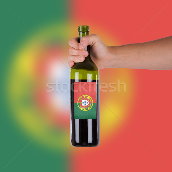 Mão garrafa vinho tinto etiqueta Portugal Foto stock © michaklootwijk