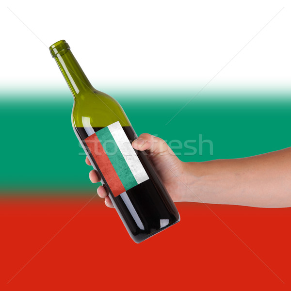 Foto stock: Mano · botella · vino · tinto · etiqueta · Bulgaria