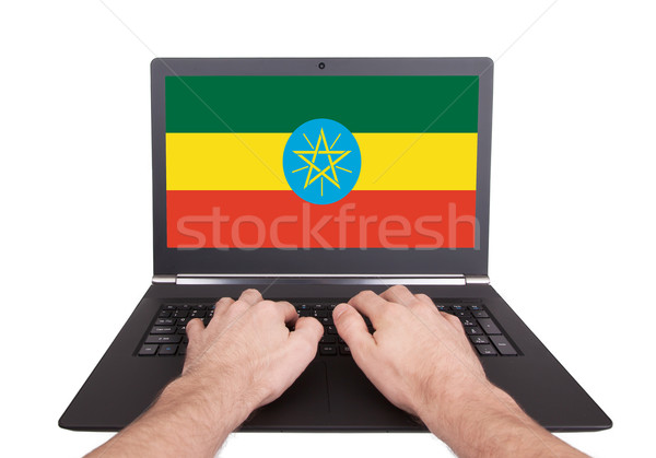Mãos trabalhando laptop Etiópia tela Foto stock © michaklootwijk