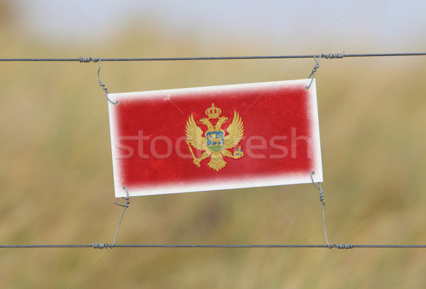Grenze Zaun alten Kunststoff Zeichen Flagge Stock foto © michaklootwijk