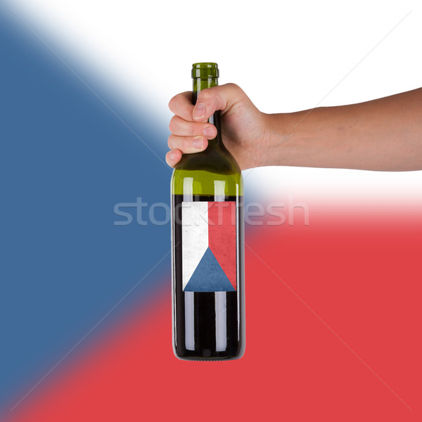 Kéz tart üveg vörösbor címke Chile Stock fotó © michaklootwijk