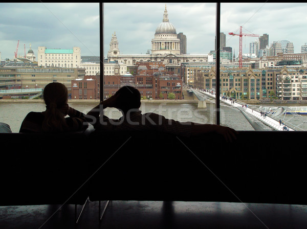 Imagine de stoc: Vizionarea · oraş · cuplu · relaxare · Londra · sticlă