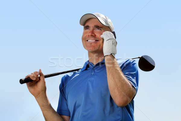 Jucător de golf telefon mobil om golf fericit sportiv Imagine de stoc © mikdam