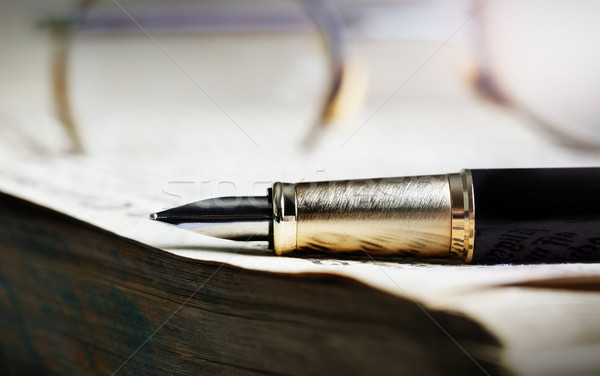 [[stock_photo]]: Vieux · livre · stylo · affaires · papier · étudiant · étude