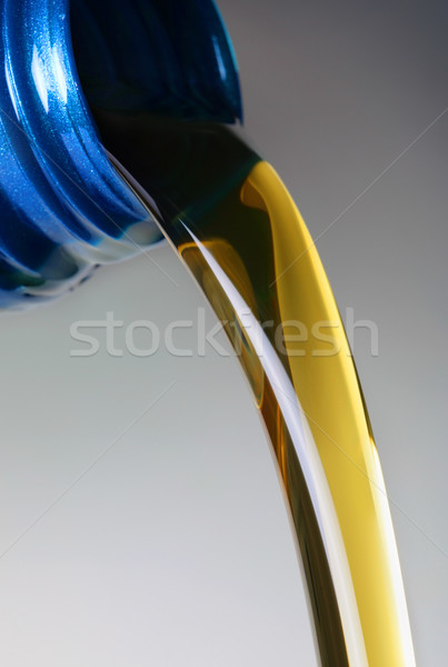 Uleiul de motor ulei putea macro fotografie Imagine de stoc © mikdam