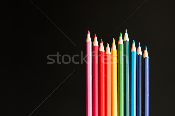 Szívárványszínű ceruzák közelkép izolált fekete toll Stock fotó © MikhailMishchenko