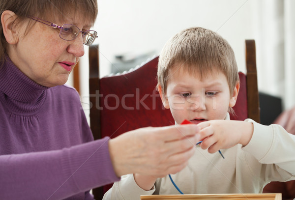 Bunicuta nepot joc acasă familie copil Imagine de stoc © MikLav