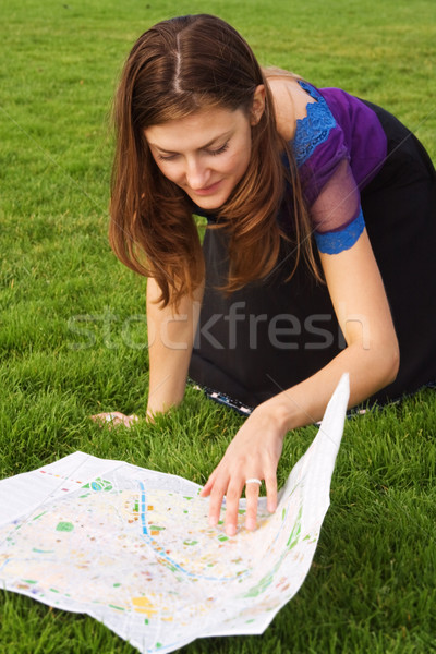 Yol genç kadın turist harita Stok fotoğraf © MikLav