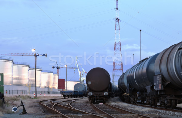 Petróleo tanque coches crepúsculo pie rail Foto stock © MikLav