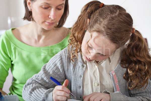 Meisje home werk moeder tiener vergadering Stockfoto © MikLav