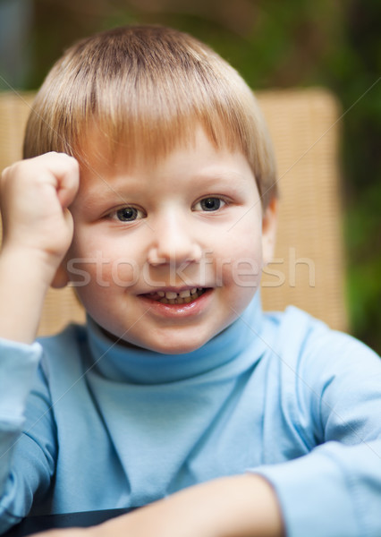 Glimlachend weinig jongen cute blond handen Stockfoto © MikLav