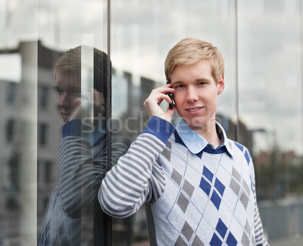英俊 年輕人 手機 年輕 美男子 商業照片 © MikLav