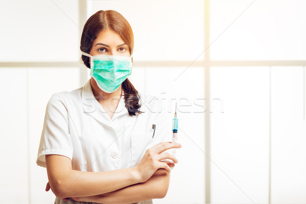 Vaccinare tineri femeie asistentă în picioare Consulting Imagine de stoc © MilanMarkovic78