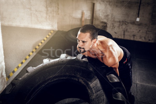 Stok fotoğraf: Güçlü · yeterli · lastik · genç · kas · adam