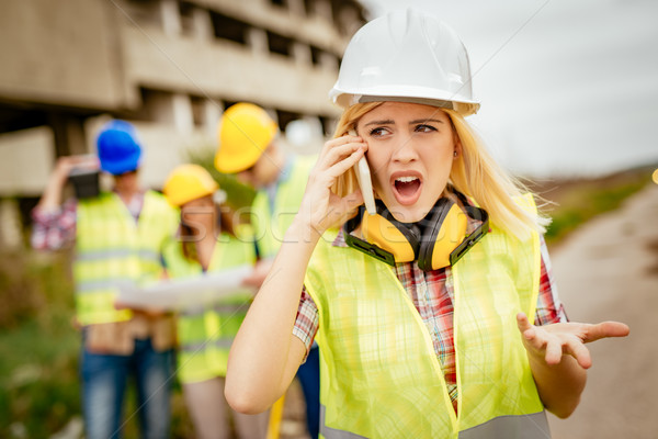 Foto stock: Feminino · arquiteto · belo · jovem · construção · telefone