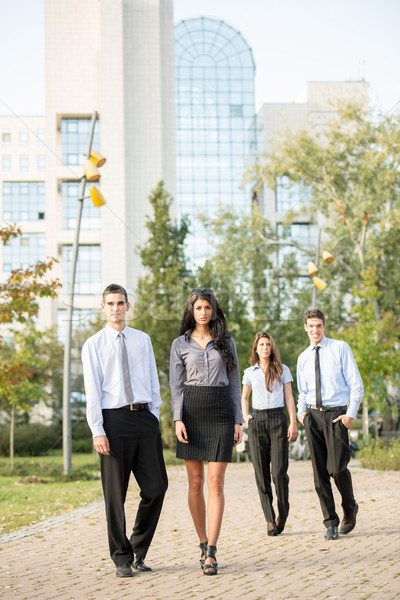 Foto stock: Companhia · pessoas · grupo · jovem · pessoas · de · negócios · caminhada