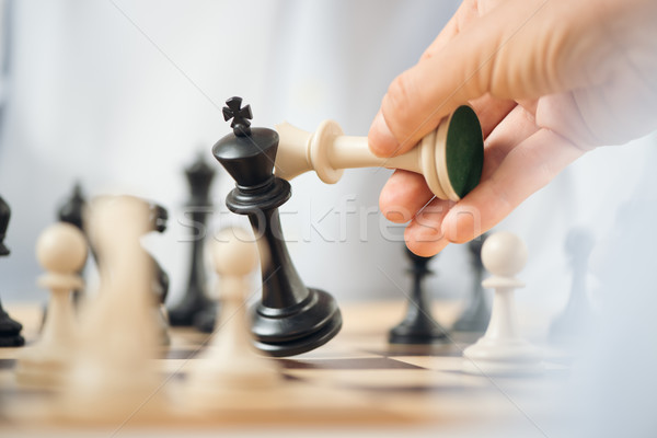 Xeque-mate mão humana branco rei do xadrez Foto stock © MilanMarkovic78