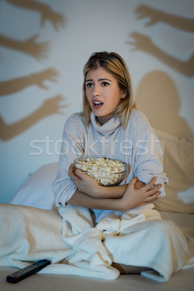 女孩 觀看 恐怖 電影 美麗 年輕女子 商業照片 © MilanMarkovic78