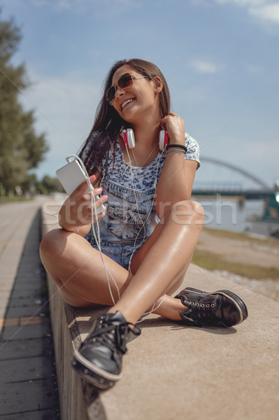 [[stock_photo]]: Musique · belle · souriant · jeune · femme