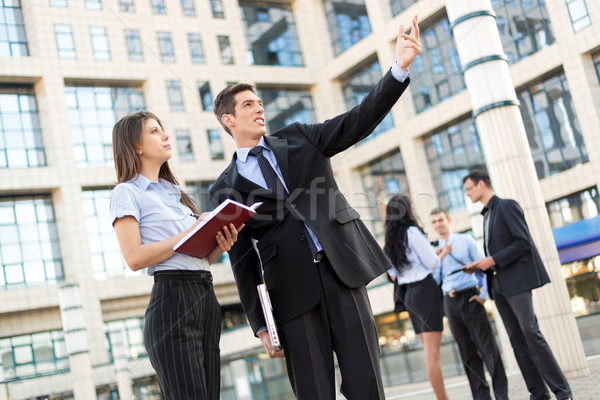 Bonito empresário secretário em pé prédio comercial equipe de negócios Foto stock © MilanMarkovic78