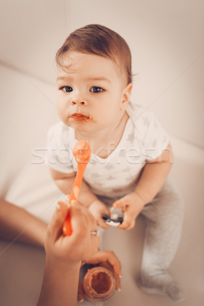 Bonitinho bebê menino belo alimentação alimentos para bebês Foto stock © MilanMarkovic78