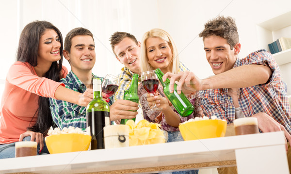 Brindis mi amigos casa fiesta sonriendo Foto stock © MilanMarkovic78