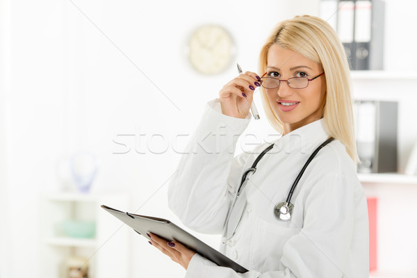 Foto stock: Femenino · médico · jóvenes · cute · gafas · blanco