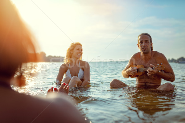 Día de verano feliz jóvenes tiempo Foto stock © MilanMarkovic78