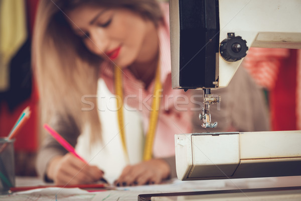 Foto stock: La · máquina · de · coser · moda · disenador · dibujo · boceto