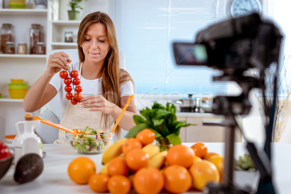 Blog belo mulher jovem difundir alimentação saudável Foto stock © MilanMarkovic78