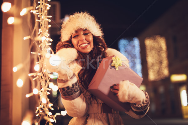 Stockfoto: Meisje · stad · vrolijk · jonge · vrouw · aanwezig