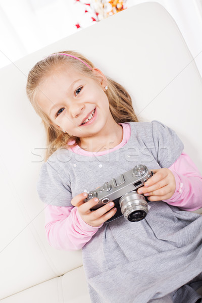 Bambina retro fotocamera cute home foto Foto d'archivio © MilanMarkovic78