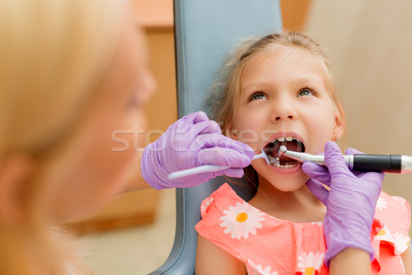 Küçük kız dişçi güzel ziyaret oturma Stok fotoğraf © MilanMarkovic78