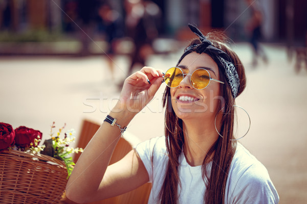 Genieten zomer stad portret gelukkig glimlachend Stockfoto © MilanMarkovic78