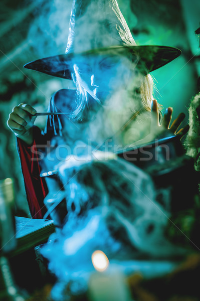 Witch gotowania magic twarz czytania przepisy Zdjęcia stock © MilanMarkovic78