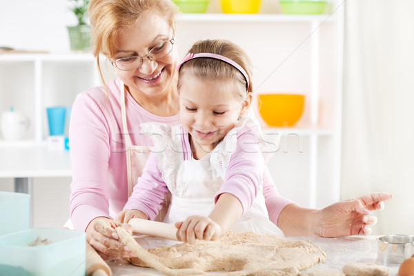 Großmutter Enkelin schönen glücklich Nudelholz Stock foto © MilanMarkovic78