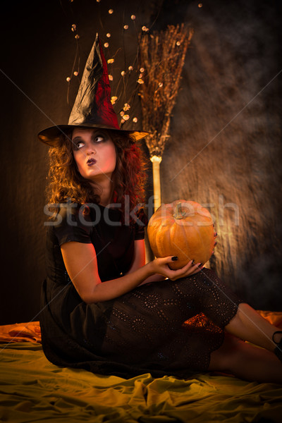 商业照片: 万圣节 · 巫婆 · 年轻女子 · 喜欢 · 黑暗 · 服装