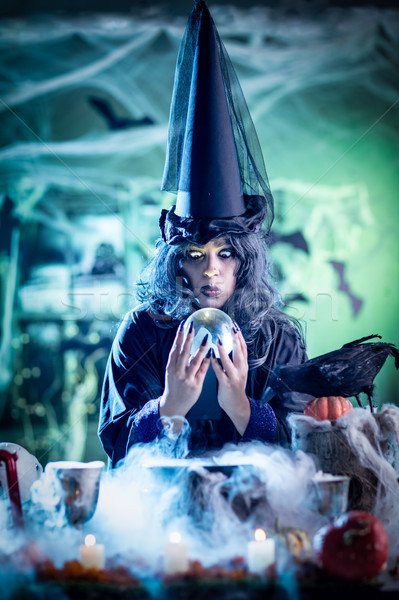 Boszorkány néz jövő mágikus labda arc Stock fotó © MilanMarkovic78