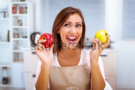 Trudny decyzja piękna młoda kobieta kuchnia jabłko Zdjęcia stock © MilanMarkovic78