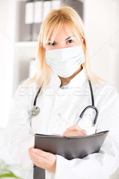 Fiatal nő orvos portré sztetoszkóp műtősmaszk áll Stock fotó © MilanMarkovic78