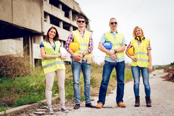 Foto stock: Bem · sucedido · equipe · quatro · construção · edifício