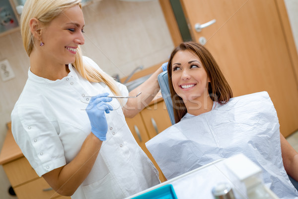 стоматологических консультация красивой молодые улыбающаяся женщина посещение Сток-фото © MilanMarkovic78