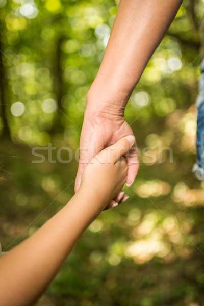 Insieme per sempre primo piano holding hands madre figlia Foto d'archivio © MilanMarkovic78