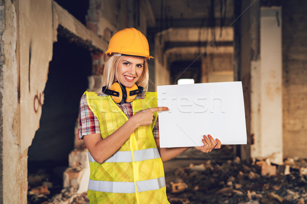 Femenino arquitecto hermosa jóvenes construcción edificio Foto stock © MilanMarkovic78