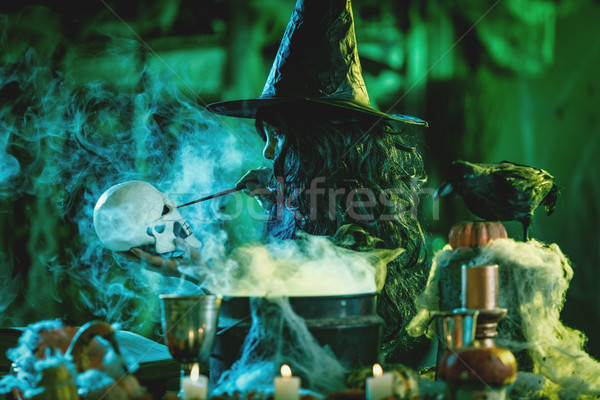 Fiatal boszorkány főzés koponya arc néz Stock fotó © MilanMarkovic78
