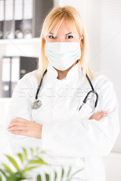 [[stock_photo]]: Jeune · femme · médecin · portrait · Homme · stéthoscope · masque · chirurgical
