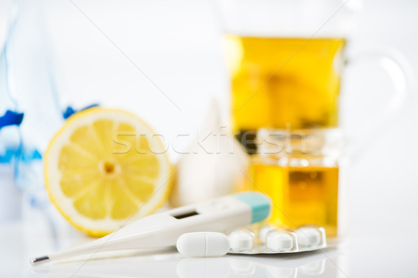 Foto d'archivio: Freddo · influenza · vitamine · pillole · trattamento · limone