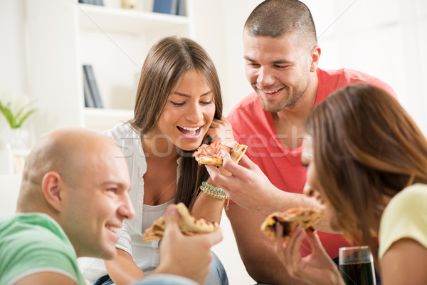 Vrienden eten pizza vier genieten samen Stockfoto © MilanMarkovic78